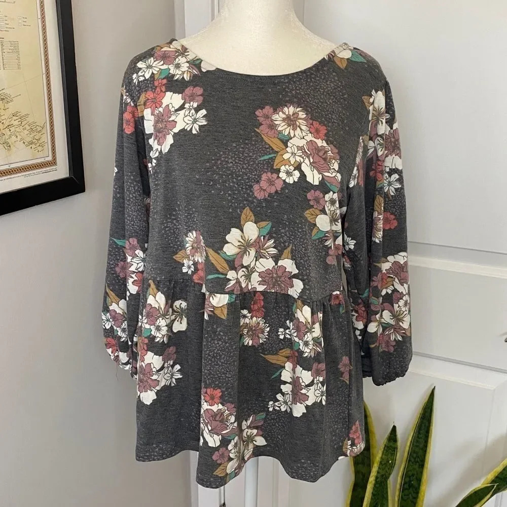 NWT Bobeau Long Sleeve Peplum Floral Sweater